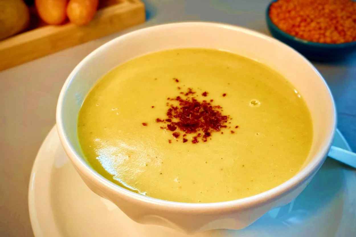 Süzme Mercimek Çorbası