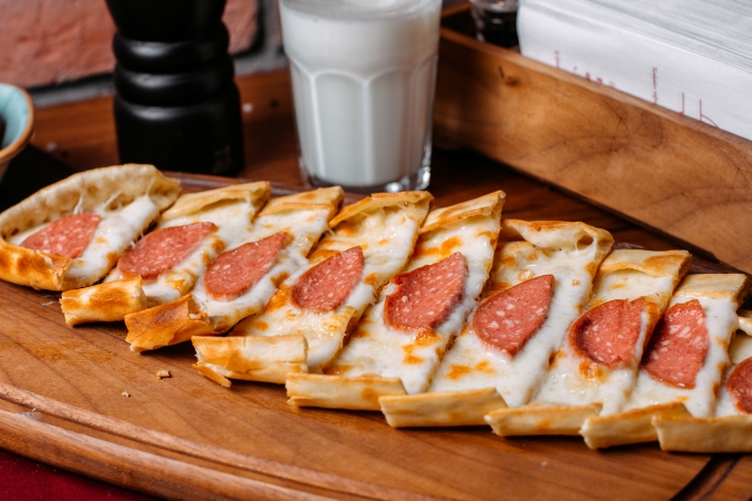 Sucuklu Pide